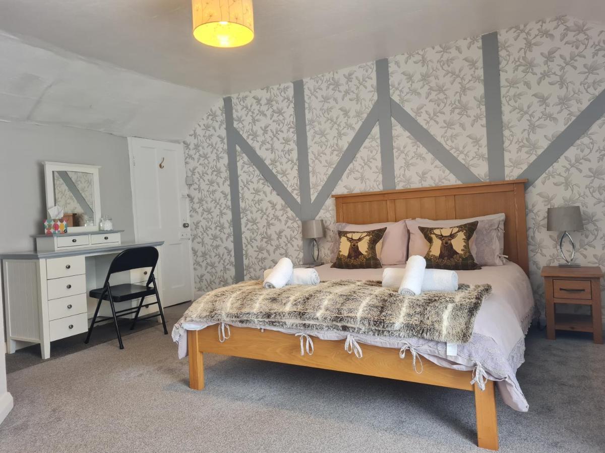 The Crown Inn - Wentnor Bishop's Castle Room photo